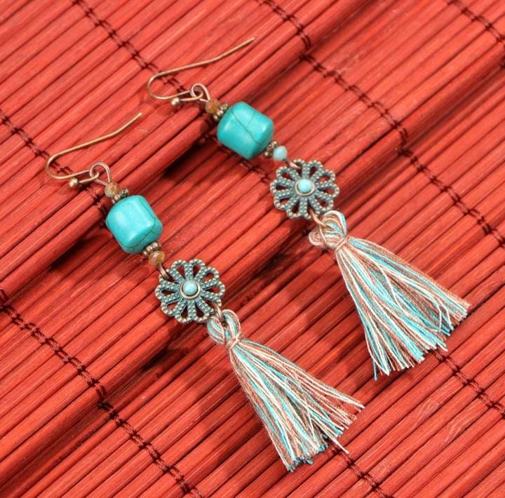 Aretes tipo margarita con flecos